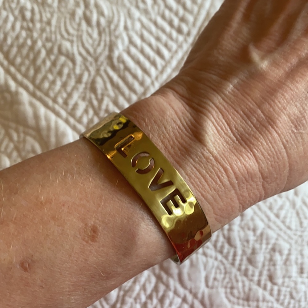 Rustic Cuff Gold Bracelet. EUC - Picture 4 of 4